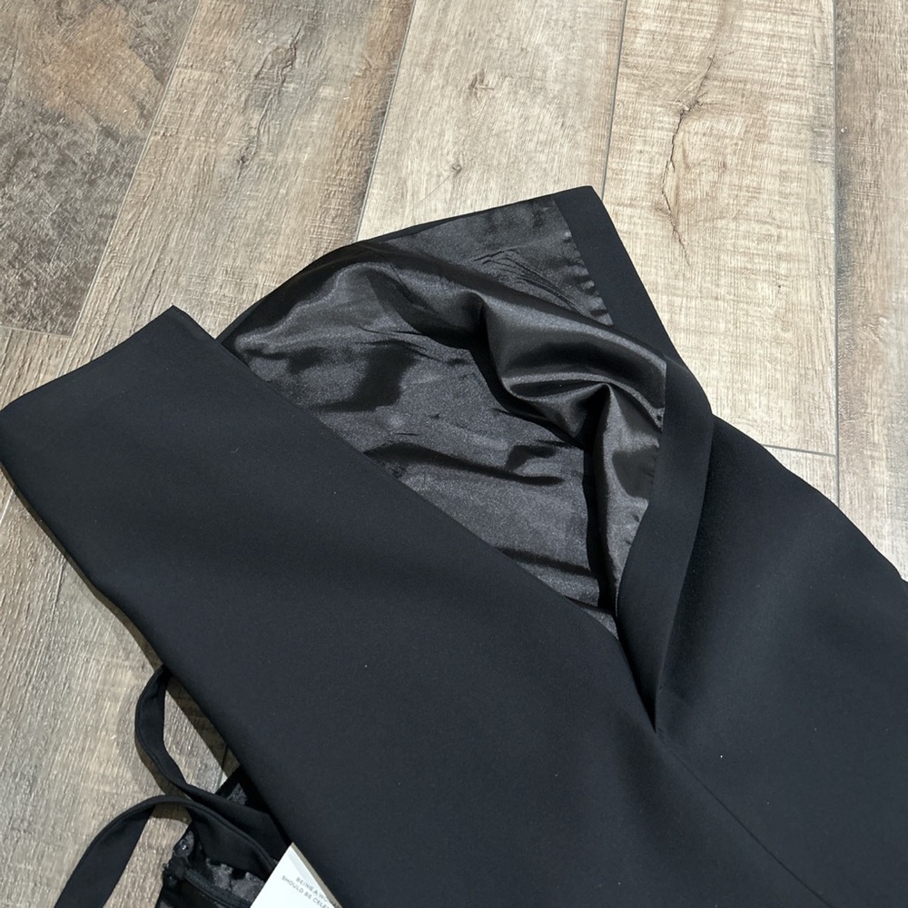 Elegant Black Strapless Dress - Picture 7 of 10